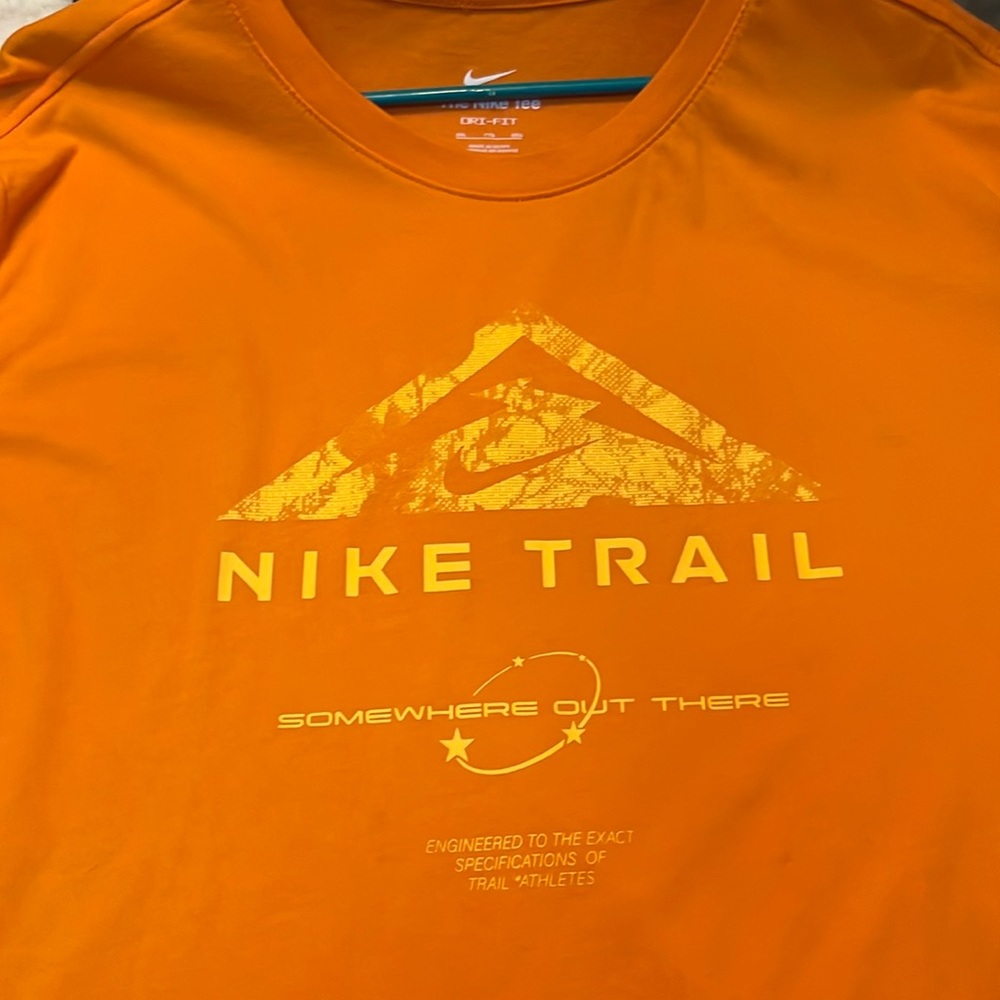 Nike trail tee